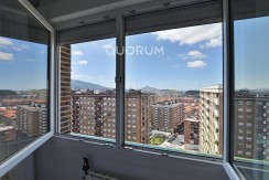 Vivienda con reformada con vistas y garaje en Sarriko