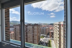 Vivienda con reformada con vistas y garaje en Sarriko