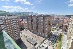 Vivienda con reformada con vistas y garaje en Sarriko