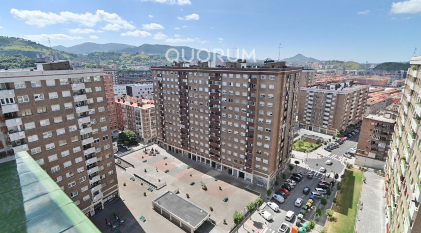 Vivienda con reformada con vistas y garaje en Sarriko
