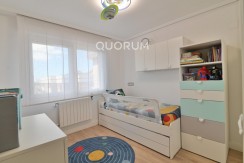 Vivienda con reformada con vistas y garaje en Sarriko