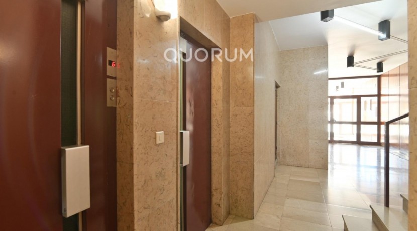 Vivienda con reformada con vistas y garaje en Sarriko
