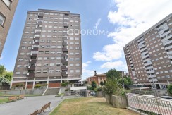 Vivienda con reformada con vistas y garaje en Sarriko