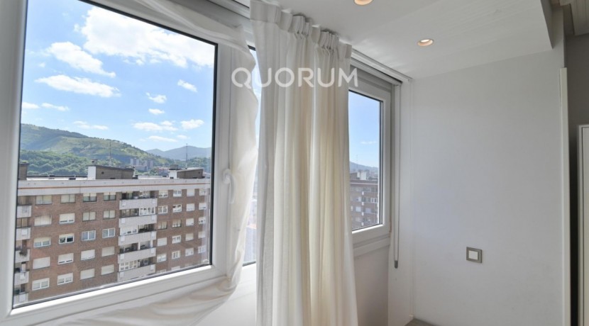 Vivienda con reformada con vistas y garaje en Sarriko