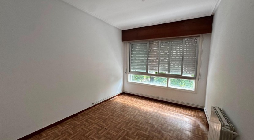 VIVIENDA DE TRES HABITACIONES CON ASCENSOR A NIVEL DE CALLE