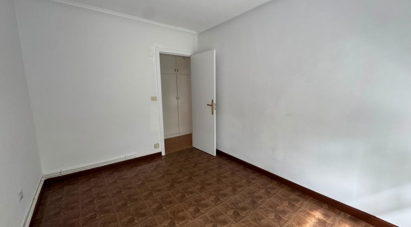 VIVIENDA DE TRES HABITACIONES CON ASCENSOR A NIVEL DE CALLE