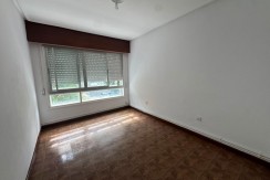 VIVIENDA DE TRES HABITACIONES CON ASCENSOR A NIVEL DE CALLE