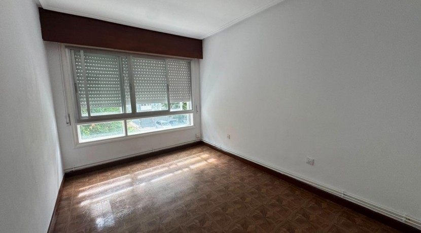 VIVIENDA DE TRES HABITACIONES CON ASCENSOR A NIVEL DE CALLE