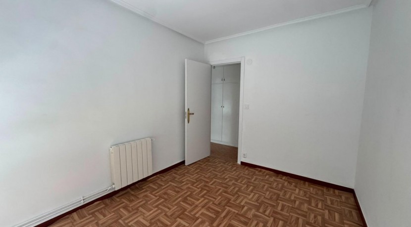 VIVIENDA DE TRES HABITACIONES CON ASCENSOR A NIVEL DE CALLE