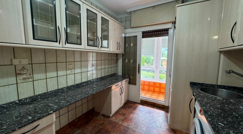 VIVIENDA DE TRES HABITACIONES CON ASCENSOR A NIVEL DE CALLE