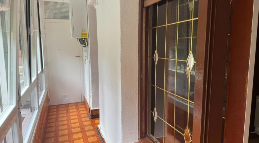 VIVIENDA DE TRES HABITACIONES CON ASCENSOR A NIVEL DE CALLE