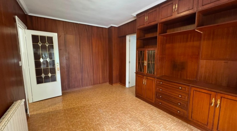 VIVIENDA DE TRES HABITACIONES CON ASCENSOR A NIVEL DE CALLE