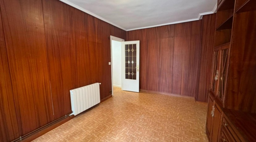 VIVIENDA DE TRES HABITACIONES CON ASCENSOR A NIVEL DE CALLE