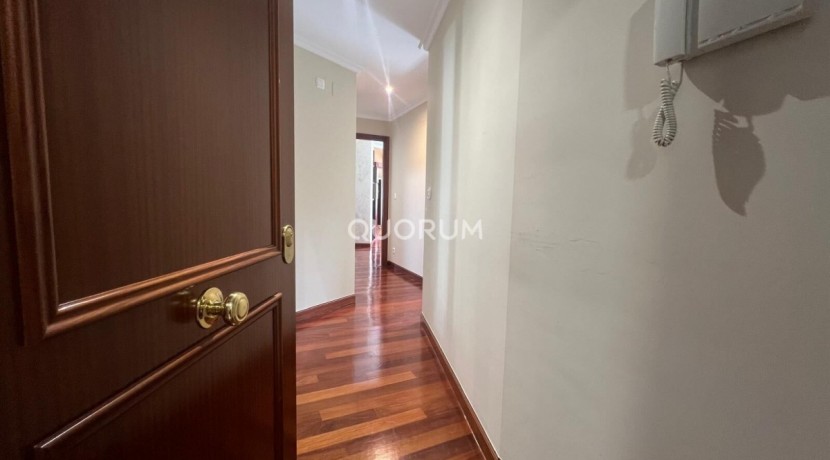 Vivienda Para Contratos de Temporada 4 Habitaciones con Garaje