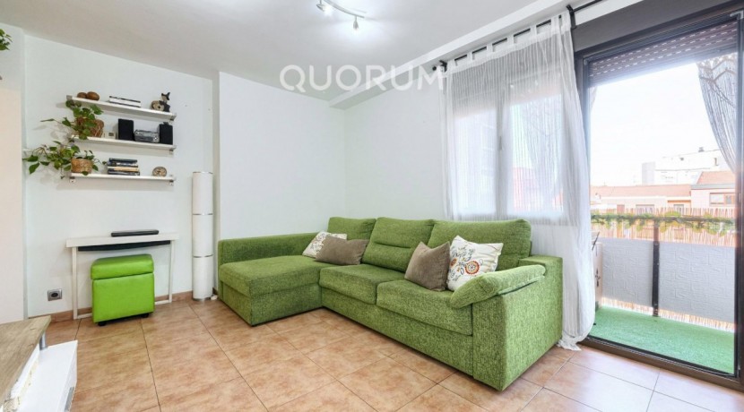 VIVIENDA PARA ENTRAR A VIVIR DE 2 HABITACIONES CON TERRAZA