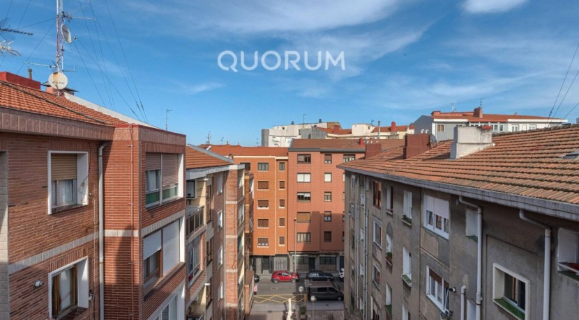 VIVIENDA PARA ENTRAR A VIVIR DE 2 HABITACIONES CON TERRAZA