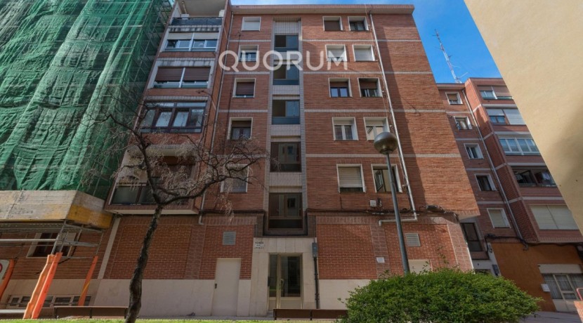 VIVIENDA PARA ENTRAR A VIVIR DE 2 HABITACIONES CON TERRAZA