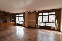 Vivienda Señorial Con Vistas a la Plaza Móyúa Para Reformar