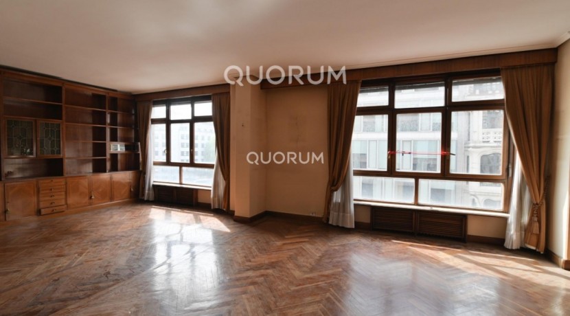 Vivienda Señorial Con Vistas a la Plaza Móyúa Para Reformar
