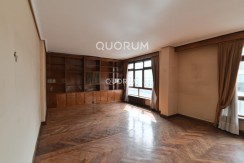 Vivienda Señorial Con Vistas a la Plaza Móyúa Para Reformar