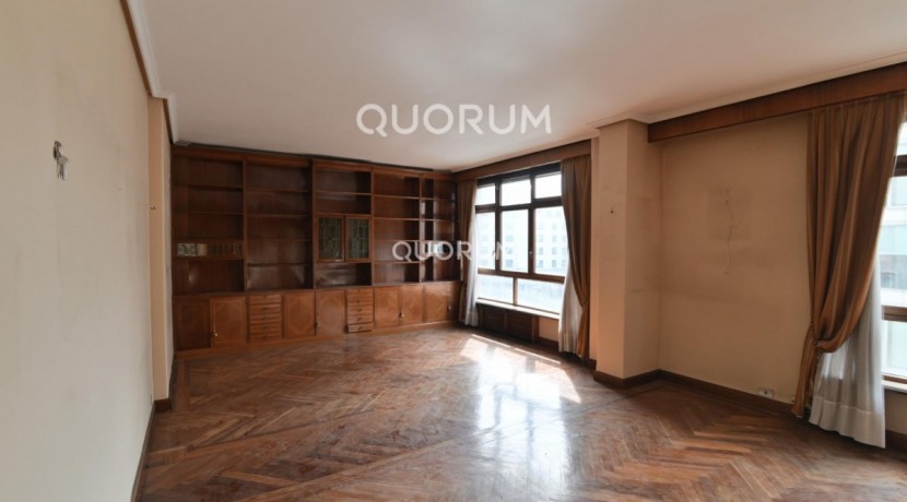 Vivienda Señorial Con Vistas a la Plaza Móyúa Para Reformar