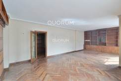 Vivienda Señorial Con Vistas a la Plaza Móyúa Para Reformar