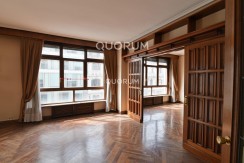 Vivienda Señorial Con Vistas a la Plaza Móyúa Para Reformar