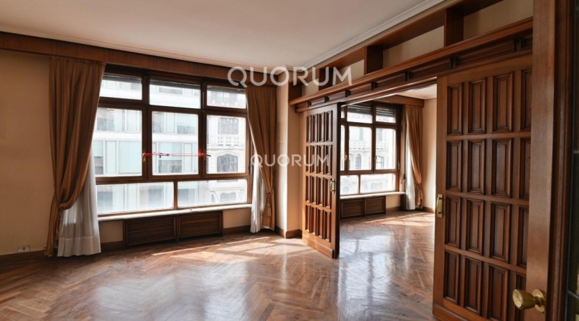Vivienda Señorial Con Vistas a la Plaza Móyúa Para Reformar