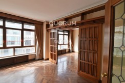 Vivienda Señorial Con Vistas a la Plaza Móyúa Para Reformar