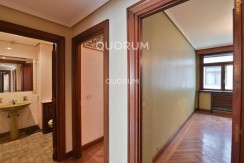Vivienda Señorial Con Vistas a la Plaza Móyúa Para Reformar