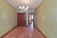 Vivienda Señorial Con Vistas a la Plaza Móyúa Para Reformar