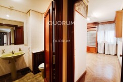 Vivienda Señorial Con Vistas a la Plaza Móyúa Para Reformar