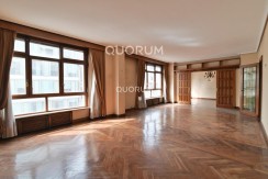 Vivienda Señorial Con Vistas a la Plaza Móyúa Para Reformar