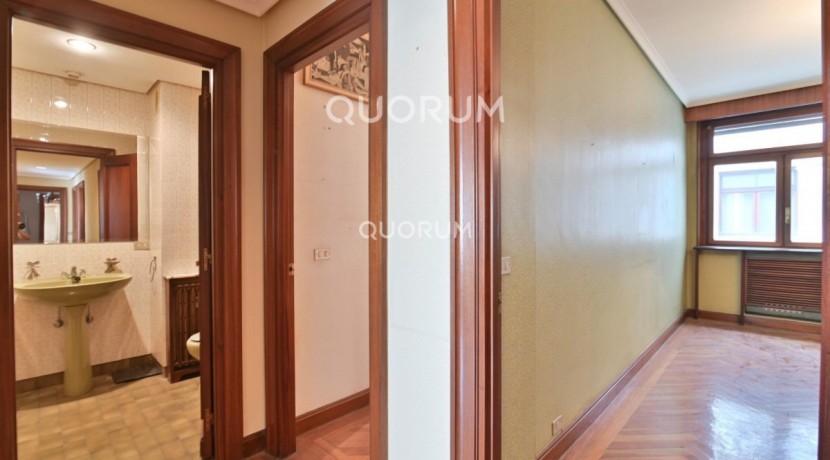 Vivienda Señorial Con Vistas a la Plaza Móyúa Para Reformar