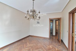 Vivienda Señorial Con Vistas a la Plaza Móyúa Para Reformar