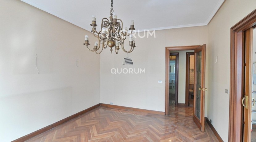 Vivienda Señorial Con Vistas a la Plaza Móyúa Para Reformar