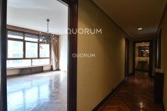 Vivienda Señorial Con Vistas a la Plaza Móyúa Para Reformar