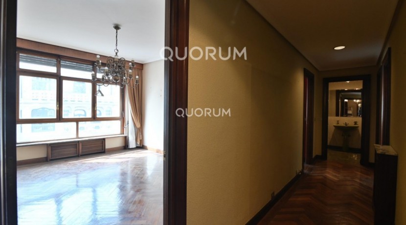 Vivienda Señorial Con Vistas a la Plaza Móyúa Para Reformar