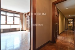 Vivienda Señorial Con Vistas a la Plaza Móyúa Para Reformar