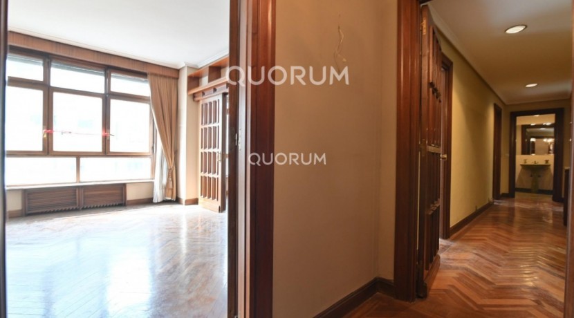 Vivienda Señorial Con Vistas a la Plaza Móyúa Para Reformar