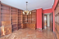 Vivienda Señorial Con Vistas a la Plaza Móyúa Para Reformar