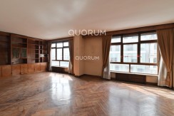Vivienda Señorial Con Vistas a la Plaza Móyúa Para Reformar