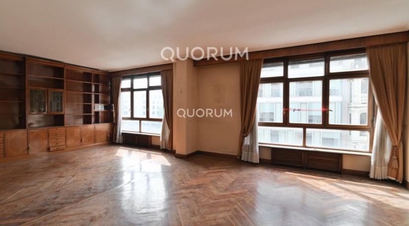 Vivienda Señorial Con Vistas a la Plaza Móyúa Para Reformar