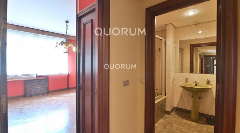 Vivienda Señorial Con Vistas a la Plaza Móyúa Para Reformar