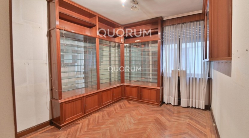 Vivienda Señorial Con Vistas a la Plaza Móyúa Para Reformar