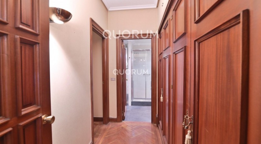 Vivienda Señorial Con Vistas a la Plaza Móyúa Para Reformar