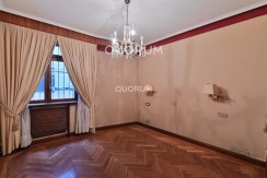 Vivienda Señorial Con Vistas a la Plaza Móyúa Para Reformar
