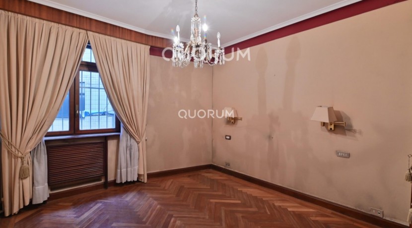 Vivienda Señorial Con Vistas a la Plaza Móyúa Para Reformar