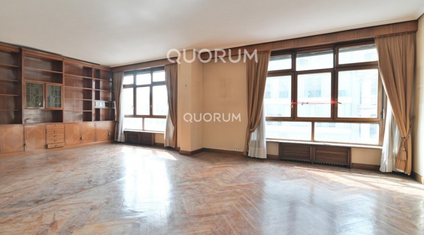 Vivienda Señorial Con Vistas a la Plaza Móyúa Para Reformar