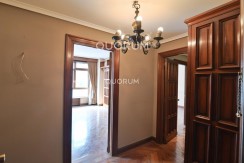 Vivienda Señorial Con Vistas a la Plaza Móyúa Para Reformar